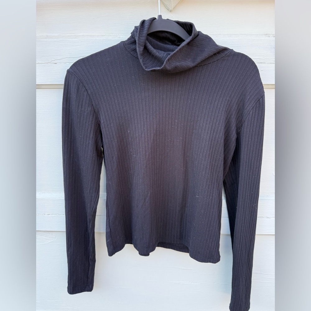 Derek Heart Black Ribbed Knit Top